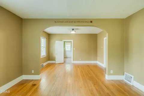 718 1st St, Bismarck, ND 58501 photo 6