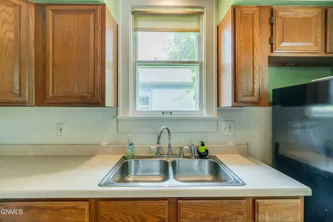 718 1st St, Bismarck, ND 58501 photo 24