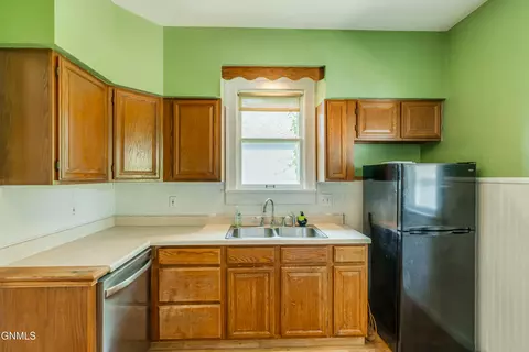 718 1st St, Bismarck, ND 58501 photo 23