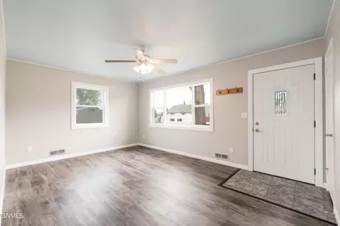 Living - 202 10th Ave NE, Mandan, ND 58554 photo 2 of 2
