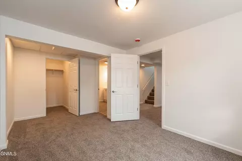 Bedroom - 202 10th Ave NE, Mandan, ND 58554 photo 3 of 3