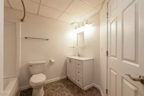 Bath - 202 10th Ave NE, Mandan, ND 58554 photo 2 of 3