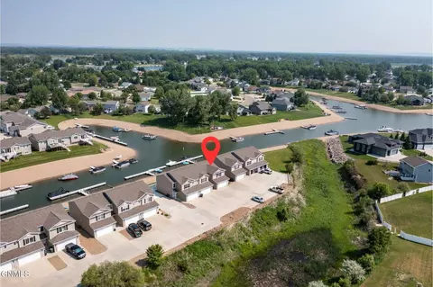 2816 Douglas Pl SE, Mandan, ND 58554