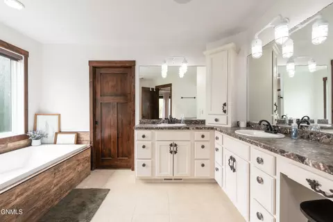 Bath - 4403 Daniel St, Bismarck, ND 58504 photo 1 of 5