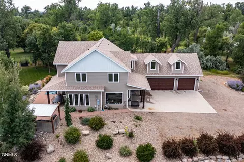 Exterior - 4403 Daniel St, Bismarck, ND 58504 photo 3 of 13