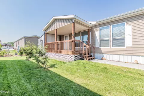 1615 Fox Dr SE, Mandan, ND 58554