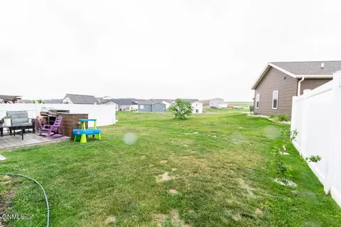 Exterior - 6947 Majestic Loop, Lincoln, ND 58504 photo 6 of 6