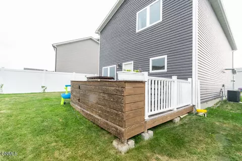Exterior - 6947 Majestic Loop, Lincoln, ND 58504 photo 4 of 6