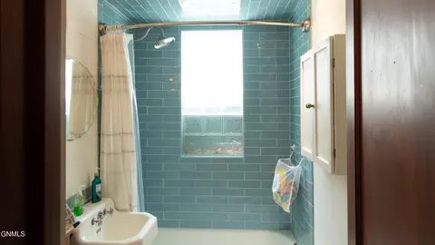 Bath - 317 D Ave, Bismarck, ND 58501 photo 4 of 5