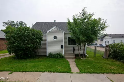 311 N 15th St, Bismarck, ND 58501