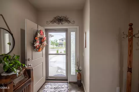 838 Mayflower Dr, Bismarck, ND 58504