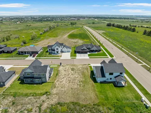 1809 36th Ave W, Williston, ND 58801 photo 1