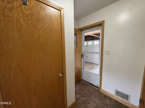 122 Kavaney Dr, Bismarck, ND 58501 photo 13
