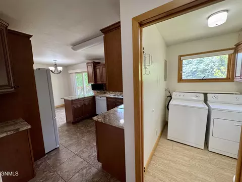 122 Kavaney Dr, Bismarck, ND 58501 photo 7