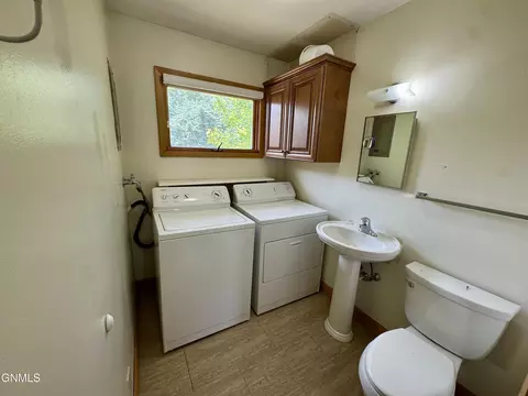 122 Kavaney Dr, Bismarck, ND 58501 photo 8