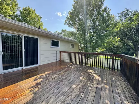 122 Kavaney Dr, Bismarck, ND 58501 photo 29
