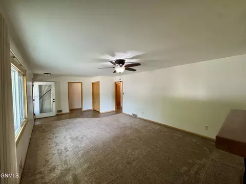 122 Kavaney Dr, Bismarck, ND 58501 photo 16