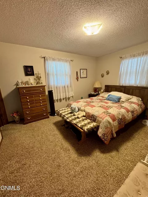 680 3rd Ave SW, Dickinson, ND 58601 photo 8