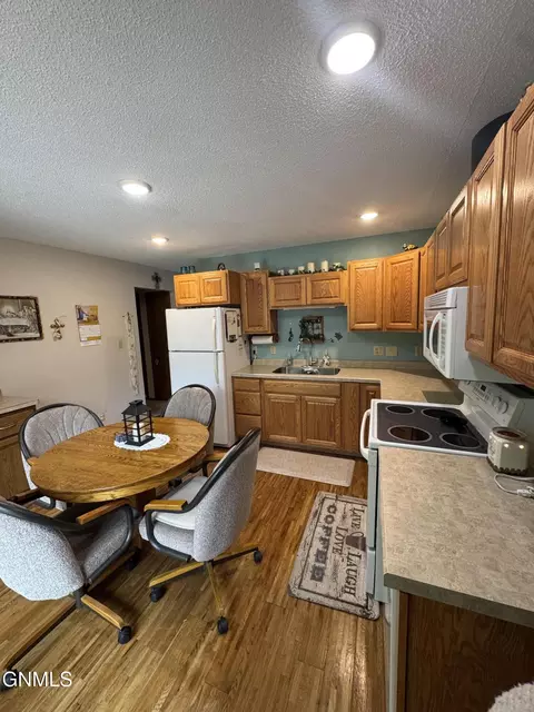 680 3rd Ave SW, Dickinson, ND 58601 photo 18