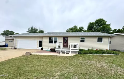 680 3rd Ave SW, Dickinson, ND 58601