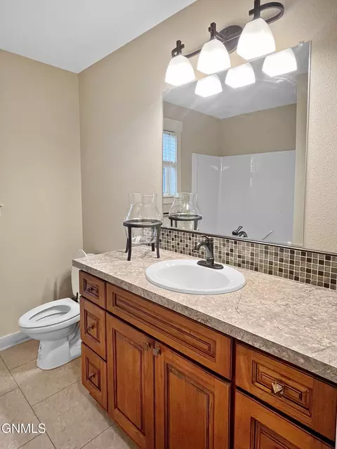 Bath - 13662 Cherry St NW, Williston, ND 58801 photo 5 of 7