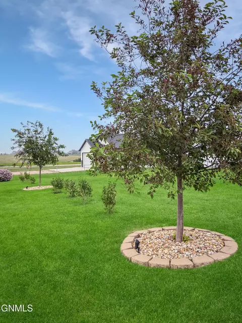 Exterior - 13662 Cherry St NW, Williston, ND 58801 photo 7 of 8