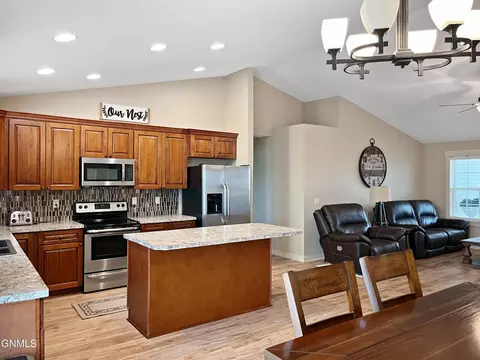 Kitchen - 13662 Cherry St NW, Williston, ND 58801 photo 6 of 7