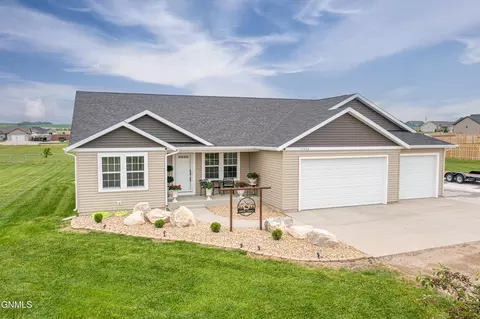 Exterior - 13662 Cherry St NW, Williston, ND 58801 photo 6 of 8
