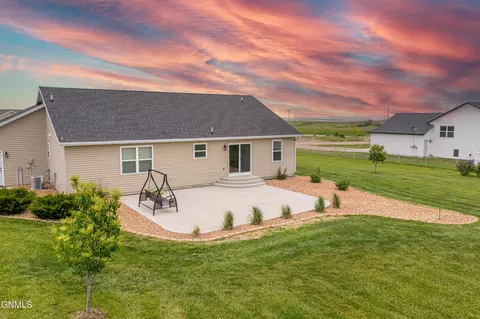 Exterior - 13662 Cherry St NW, Williston, ND 58801 photo 3 of 8
