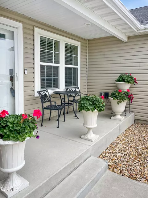 Exterior - 13662 Cherry St NW, Williston, ND 58801 photo 5 of 8