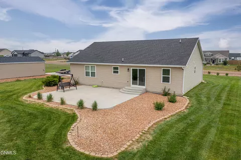 Exterior - 13662 Cherry St NW, Williston, ND 58801 photo 4 of 8