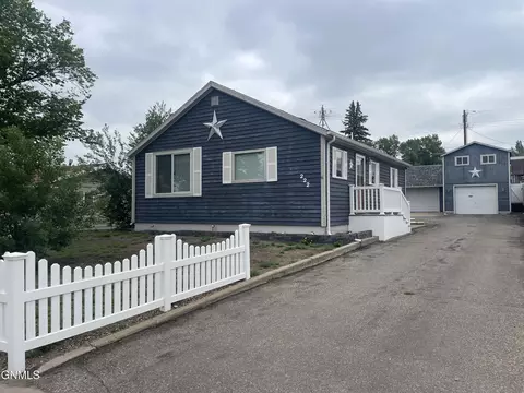 222 W Laurel Ave, Plentywood, MT 59254