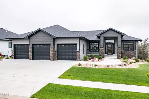 5809 Heritage Ridge Rd, Bismarck, ND 58503