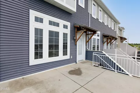 3216 Jericho Rd, Bismarck, ND 58503