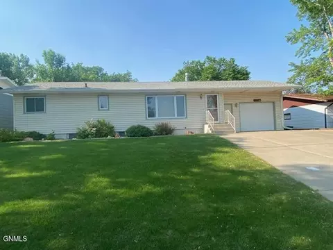 124 9th St NE, Beulah, ND 58523