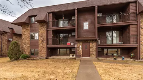 2106 N Kavaney Dr, Bismarck, ND 58501