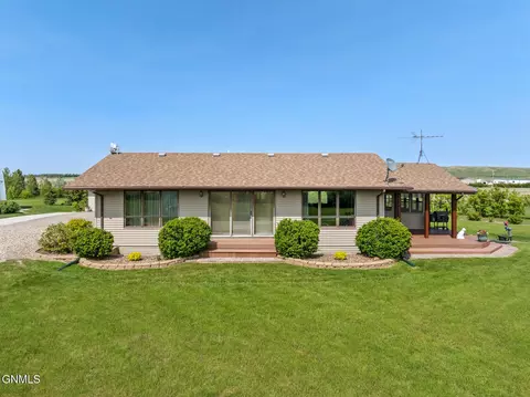 5892 133rd Ave NW, Williston, ND 58801