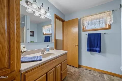 5892 133rd Ave NW, Williston, ND 58801 photo 8