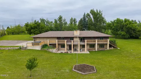 1646 41st St NW, Jamestown, ND 58401