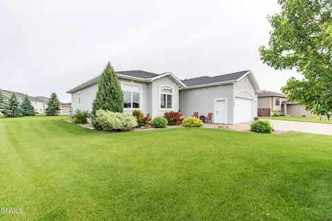 4023 Bayport Pl SE, Mandan, ND 58554