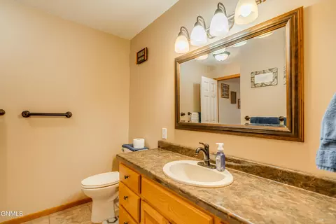 Bath - 219 E Calgary Ave, Bismarck, ND 58503 photo 2 of 6