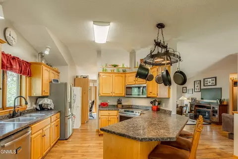 Kitchen - 219 E Calgary Ave, Bismarck, ND 58503 photo 4 of 6