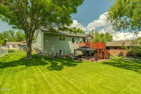 Exterior - 219 E Calgary Ave, Bismarck, ND 58503 photo 4 of 18