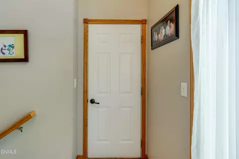 Entry Way - 219 E Calgary Ave, Bismarck, ND 58503 photo 3 of 7