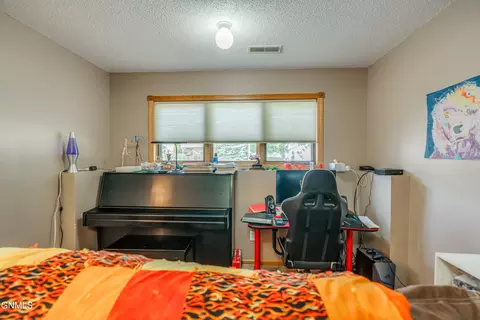 Bedroom - 219 E Calgary Ave, Bismarck, ND 58503 photo 5 of 10