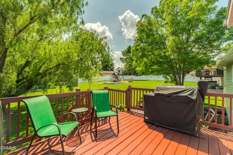 Exterior - 219 E Calgary Ave, Bismarck, ND 58503 photo 17 of 18