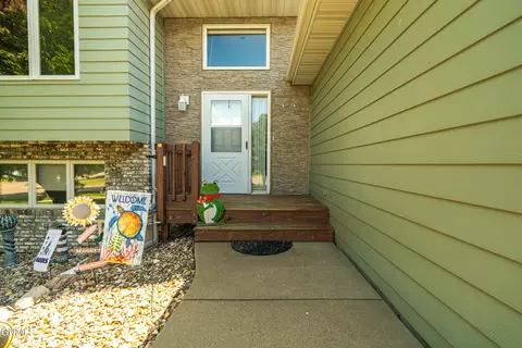 Exterior - 219 E Calgary Ave, Bismarck, ND 58503 photo 12 of 18