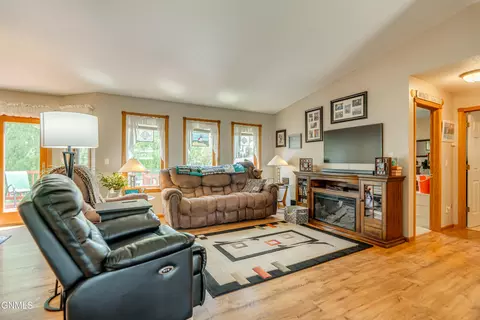 Living - 219 E Calgary Ave, Bismarck, ND 58503 photo 4 of 5