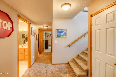 Entry Way - 219 E Calgary Ave, Bismarck, ND 58503 photo 5 of 7