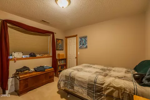 Bedroom - 219 E Calgary Ave, Bismarck, ND 58503 photo 6 of 10